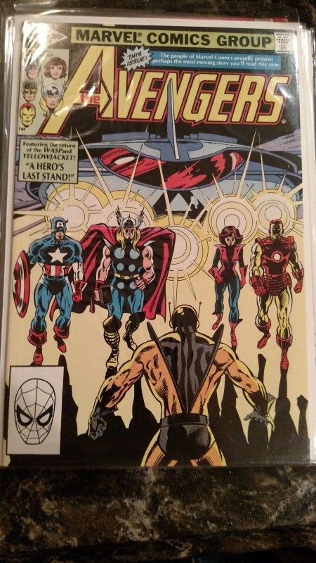 AVENGERS, THE #217 (Marvel,1982) Condition VF