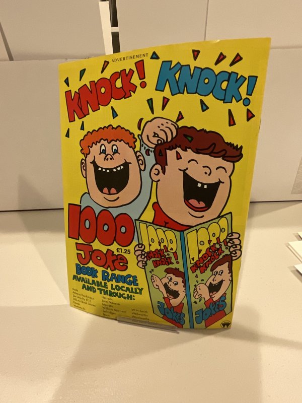 Batman Monthly #26 1990 VF  UK Magazine Size  Includes Sticker