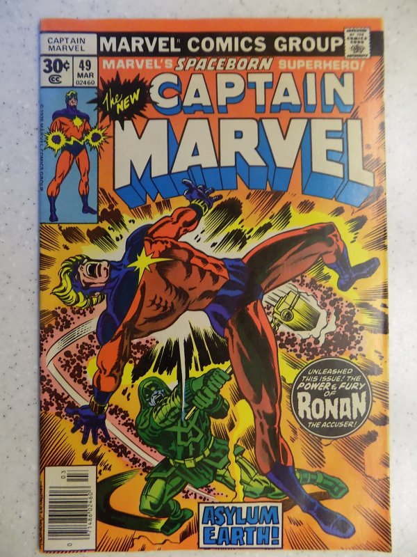 CAPTAIN MARVEL # 49 MARVEL LIGHT TANNING, SOLID BOOK