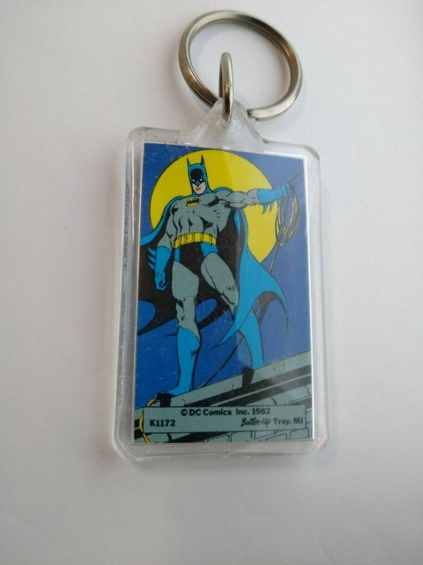 Batman Standing Keychain 1982 Original Licensed Official DC Comics Button Up 
