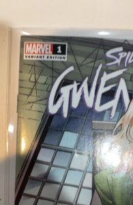 Spider-Gwen: Gwenverse Land Cover (2022) NM/MT
