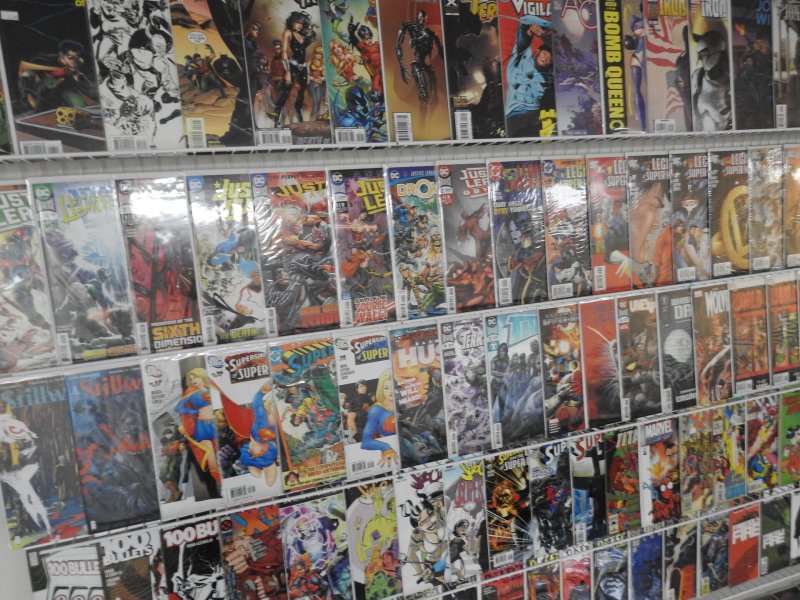 Huge Lot 140+ Comics W/ Justice League, Batman, Supergirl, +More! Avg VF- Cond