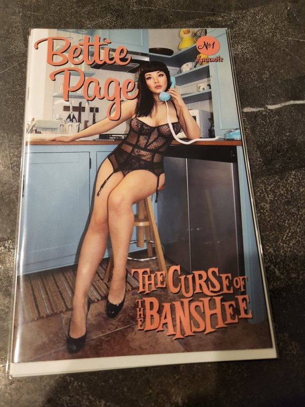 BETTIE PAGE #1 COSPLAY VARIANT