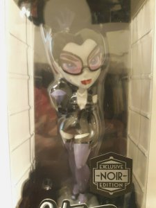 DC Bombshells Catwoman Vinyl Figure Exclusive Noir Edition -SDCC 2016- MIB - NEW