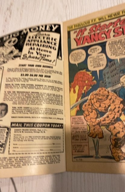 Fantastic Four #29 (1964)it started on Yancy street mid grade
