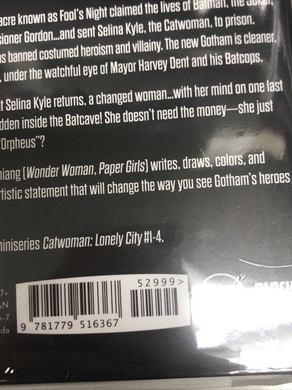 Catwoman Lonely City  (2022) DC HC Cliff Chiang