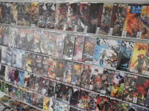 Huge Lot 190+ Comics W/ X-Men, Hulk, Hawkeye and Mockingbird+ Avg VF Condition!!