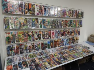 Huge Lot 150+ Comics W/ Batman, Spiderman, Justice League, +More AVG VF-