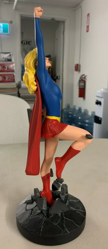 Cover Girls of the DC Universe Supergirl Statue