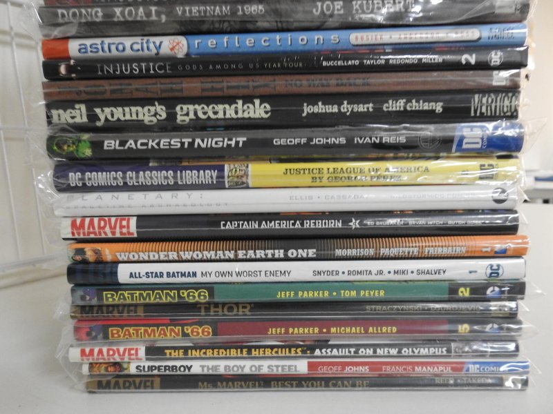 Huge Lot 27 Hardback TPB Graphic Novels Awesome Reading! Avg NM- Condition!!