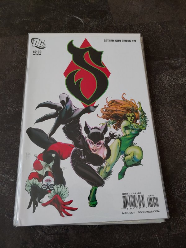 Gotham City Sirens #19 (2011)