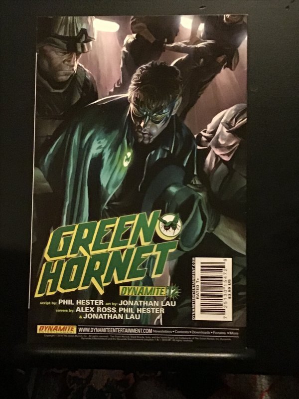 Vampirella vol. 1  #1 (2010}) wow! This key first Dynamite issue is sharp  NM-