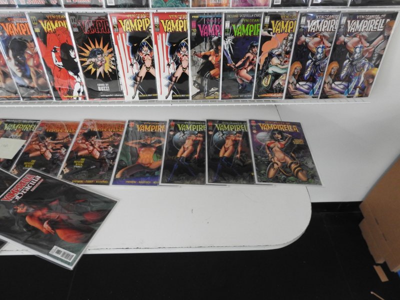 Huge Lot 130+ All Vampirella Comics!!! Avg VF/NM Condition!
