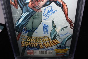 Amazing Spider-Man #700 (CGC 9.8) Signed Camuncoli, Stan Lee, Ramos, & More -'13