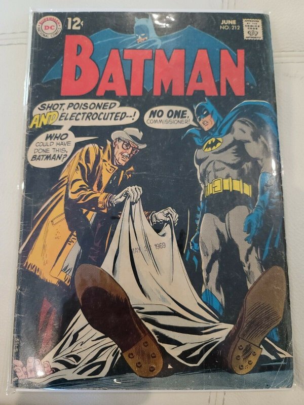 BATMAN #212 - June 1969 - DC Silver Age! - Baffling Deaths of the Crime-Czar!