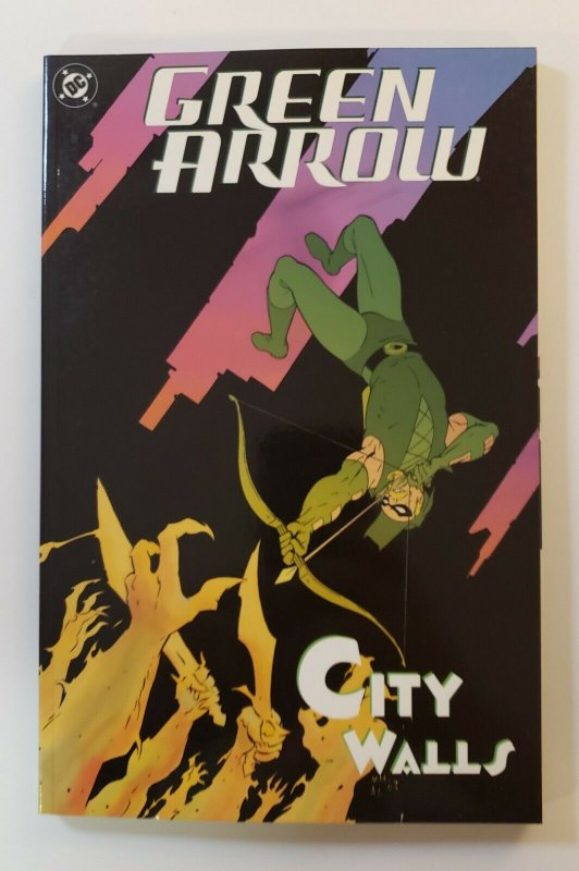 GREEN ARROW VOL.5 CITY WALLS TPB SOFT COVER FIRST PRINT NM