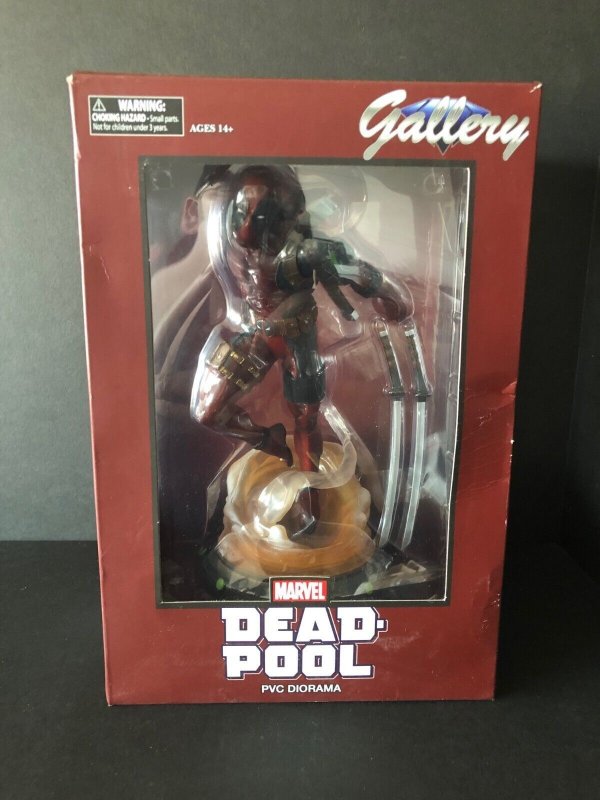 Diamond Select Gallery Marvel Deadpool PVC Diorama 9 Statue in Original Box