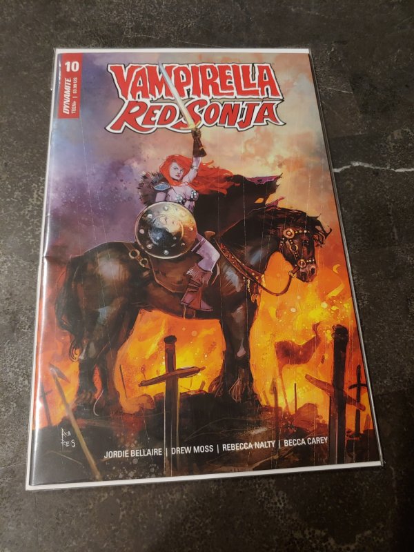 VAMPIRELLA/RED SONJA #10 (ROD REIS HOMAGE VARIANT)(2020) COMIC BOOK ~ Dynamite