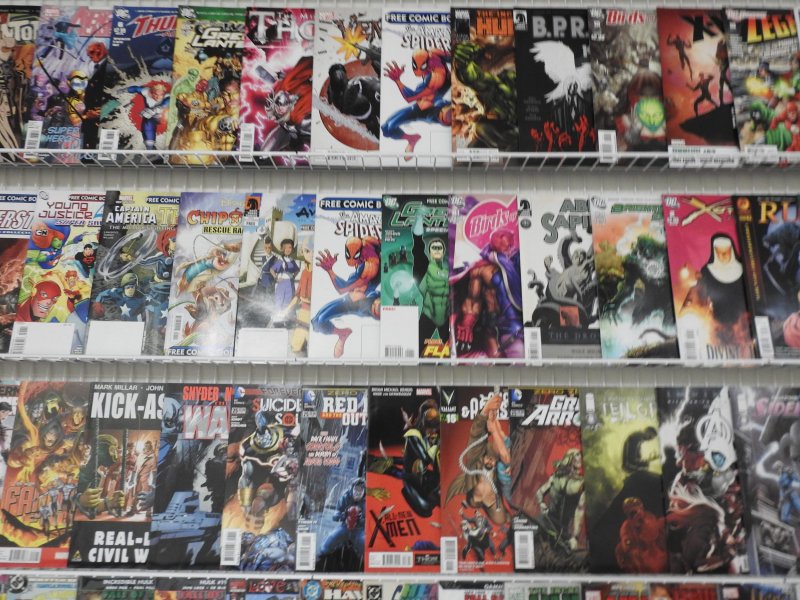 Huge Lot 160+ Comics W/ Hellboy, Hulk, Spider-Man, X-Men+ Avg VF Condition!
