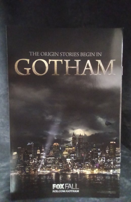 Detective Comics #34 Selfie Cover (2014)