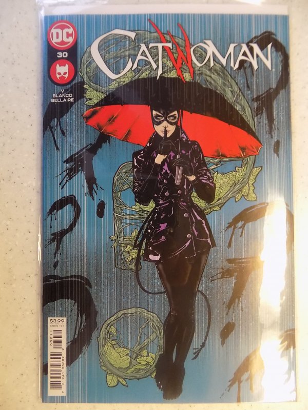 Catwoman #30 