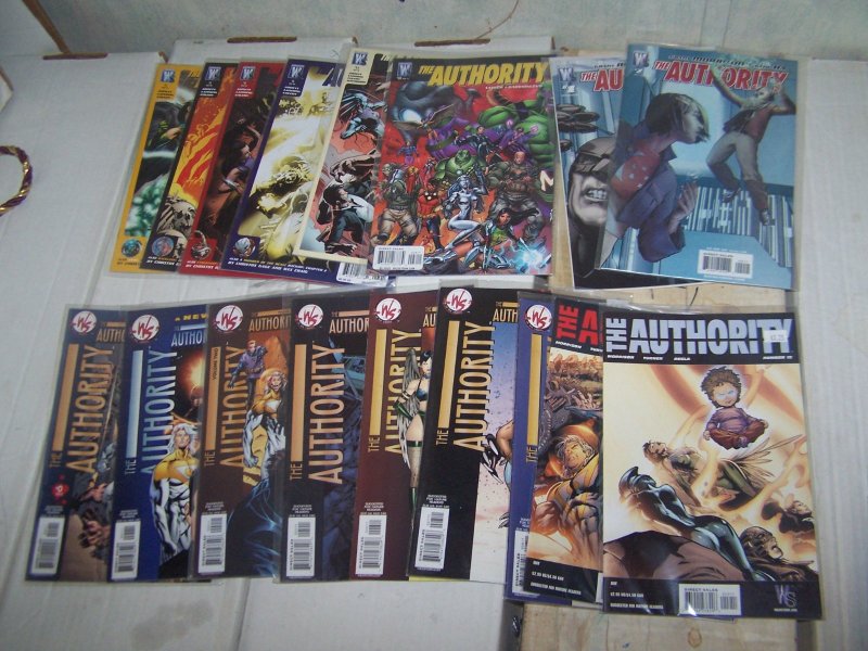  Authority LOT OF 32 COMICS VOL 1/2/5 + # 0 1 2 5 6 7 8 10 12  LOBO PRIME+MOB 