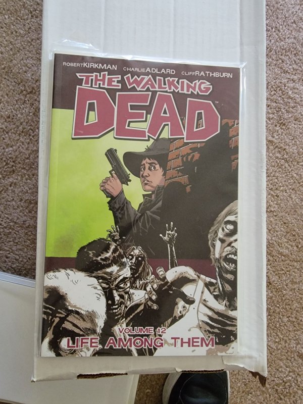 The Walking Dead Life Among Them Vol. 12 (2010)