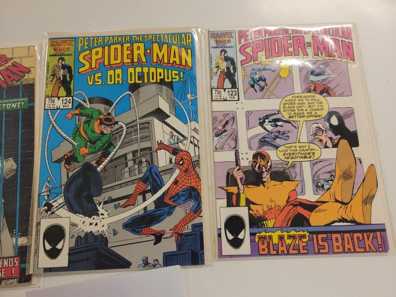 3 Spectacular Spider-Man Marvel Comics #123 124 151 81 SM9