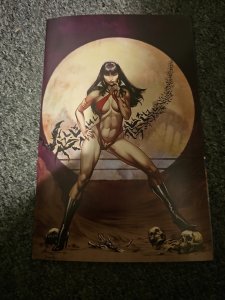 VAMPIRELLA: HALLOWEEN HORROR #1 (BUZZ 1:15 VIRGIN VARIANT)(2025) ~ DYNAMITE NM