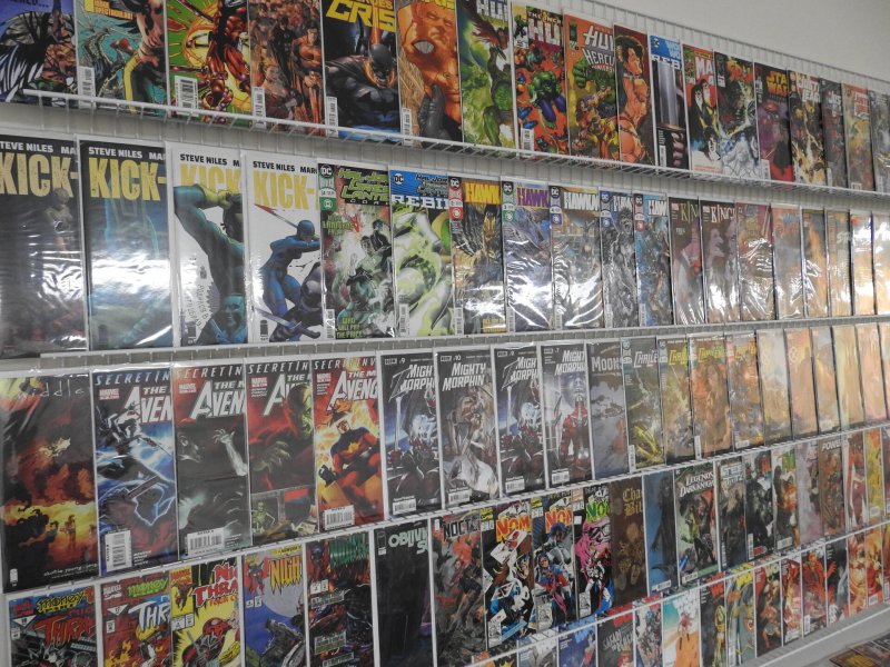 Huge Lot 150+ Comics W/ Wonder Woman, Avengers, Kick-Ass, +More! Avg VF Cond