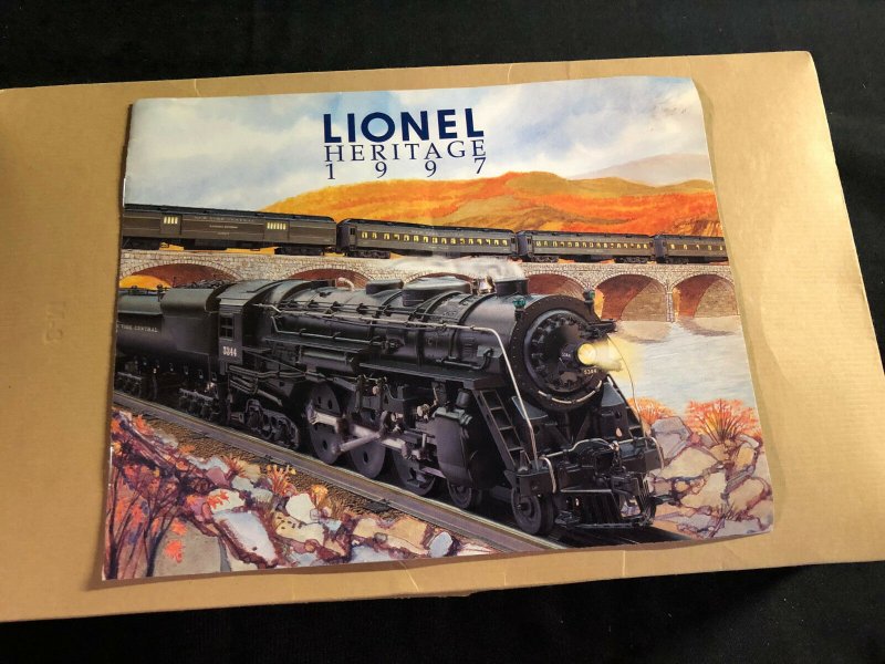 LIONEL HERITAGE 1997 TRAIN TRACKS W/ CATALOG AND LOCK ON 