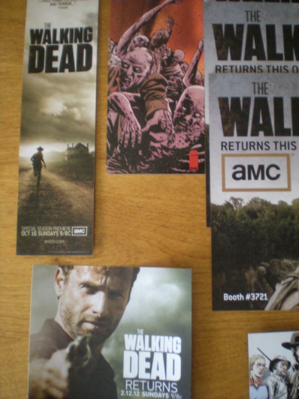 WALKING DEAD Promo set, Zombies,with 9 Promo Cards / misc, + 3 buttons, 1 2