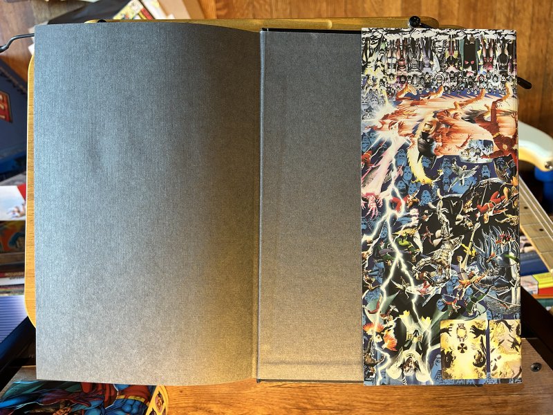 Crisis On Infinite Earths Collected Slipcase HC
