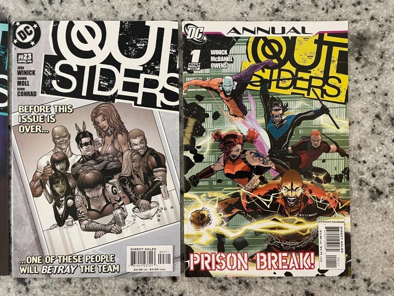 3 Outsiders DC Comic Books # Annual 1 + # 23 24 Batman Superman Flash 9 J854