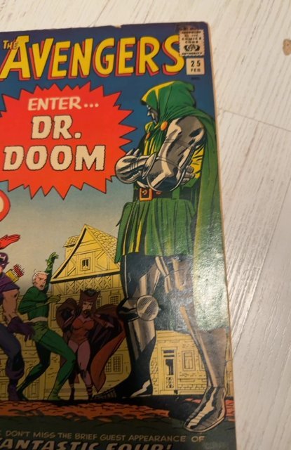 The Avengers #25 (1966)Enter Dr doom- heavy foxing/Browning top inch spine split