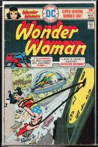Wonder Woman #220 (1975) Wonder Woman