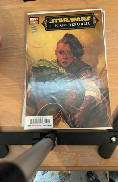 Lot of 16 Comics (See Description) Star Wars, Stranger Things Six