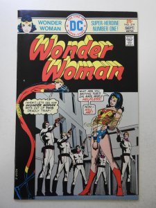 Wonder Woman #219 (1975) VF Condition!