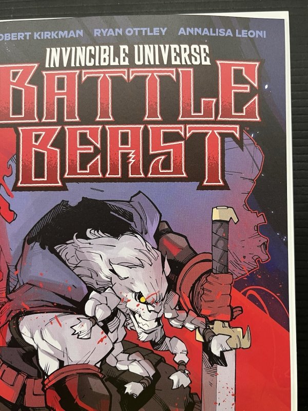 INVINCIBLE UNIVERSE BATTLE BEAST #9 D LUDO LULLABI 1:25 Var IN-HAND PROSHIPPER
