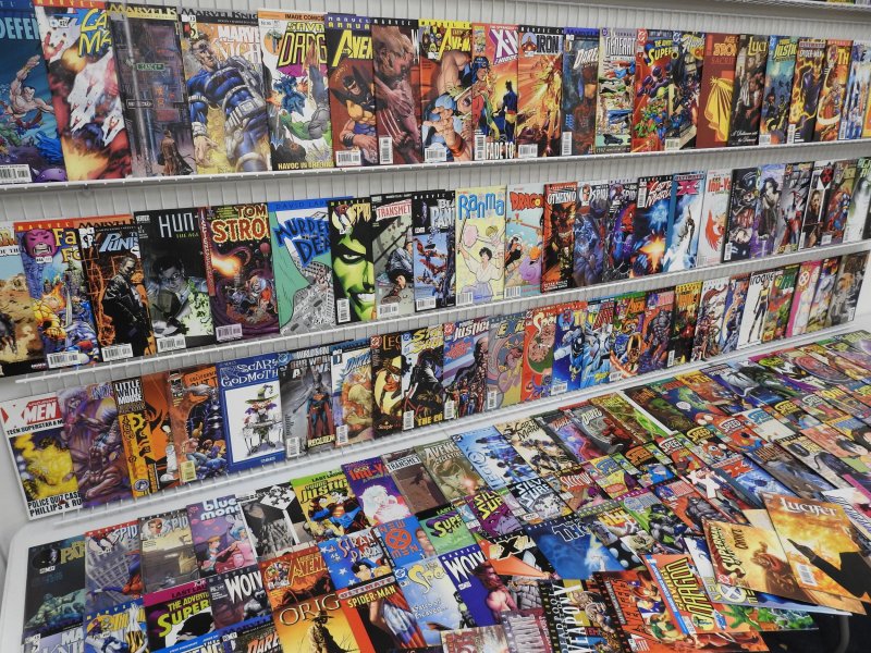 Huge Lot 190+ Comics W/ Avengers, Spider-Man, Daredevil, +More! Avg VF- Cond!