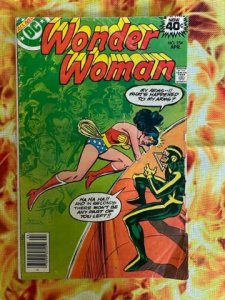 Wonder Woman #254 (1979) - VF-