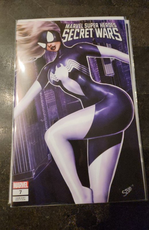 MARVEL SUPER HEROES SECRET WARS #7 SZERDY VARIANT! BY FANDOM COMIC SHOP!