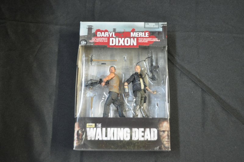 MCFARLANE AMC WALKING DEAD DARYL AND MERLE DIXON! 2013! 