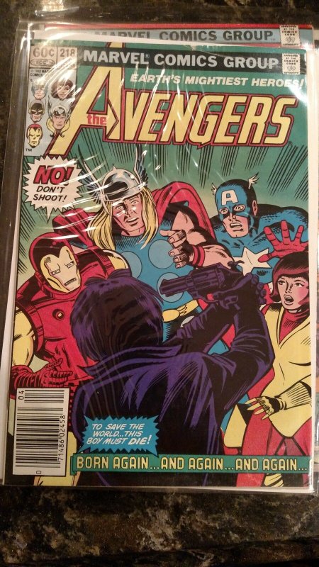 AVENGERS, THE #218 (Marvel,1982) Condition FN/VF