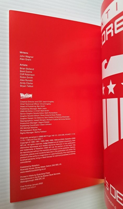 ESSENTIAL JUDGE DREDD: DREDD VS DEATH TPB FIRST PRINTING