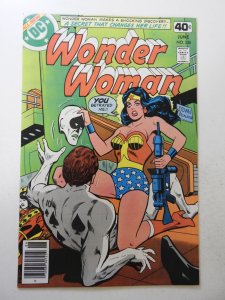 Wonder Woman #256 (1979) FN/VF Condition!