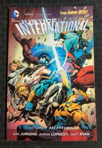 2012 JUSTICE LEAGUE INTERNATIONAL v.2 Breakdown SC VF+ 8.5 1st DC / Fisherman