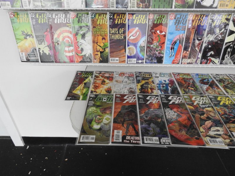 Huge Lot 150+ Comics W/ Green Arrow, Girls, Robin, Green Lantern, +More Avg VF+