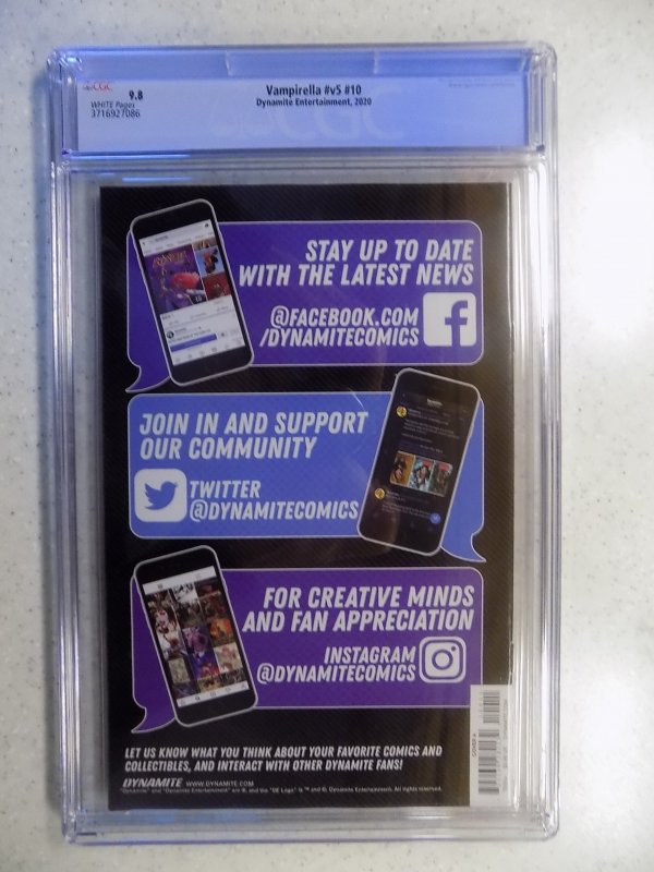VAMPIRELLA V5 # 10 PARRILLO VARIANT CGC 9.8. AWESOME