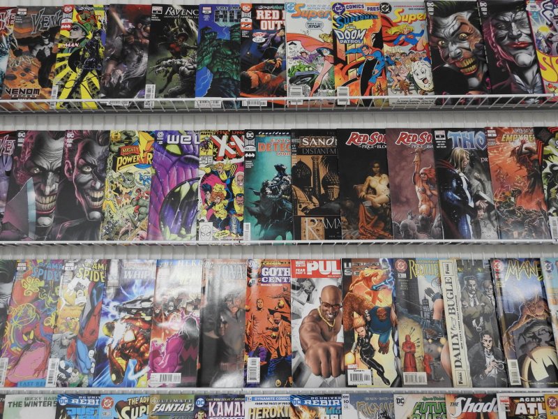Huge Lot 180+ Comics W/ Venom, Spider-Man, Batman+ Avg VF+ Condition!